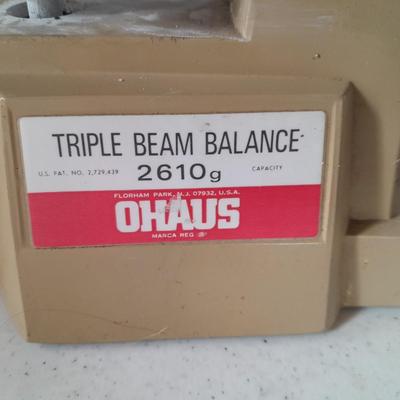 Ohaus Triple beam balance Scale 2610g