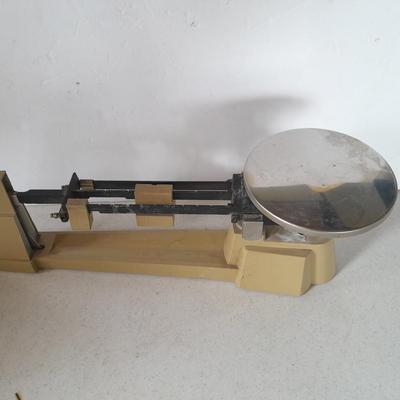Ohaus Triple beam balance Scale 2610g