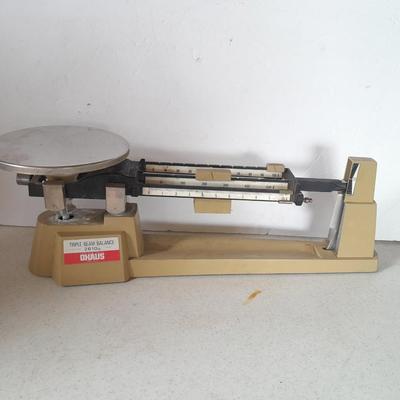 Ohaus Triple beam balance Scale 2610g