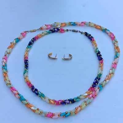 Vintage beautiful color beaded necklaces with a pair of earrings
