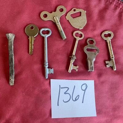 Vintage Keys of All Kinds