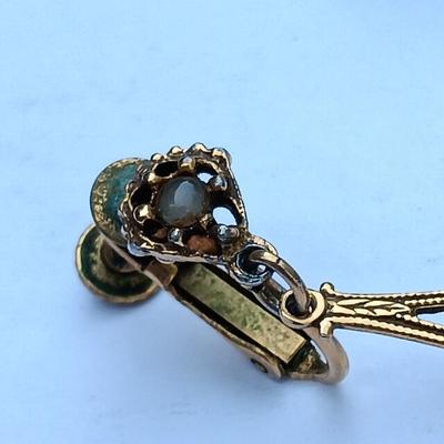 Beatiful vintage Jewelry pieces - pendants - pins - Hat pins