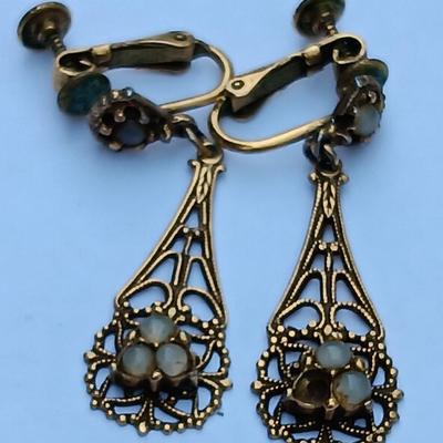 Beatiful vintage Jewelry pieces - pendants - pins - Hat pins