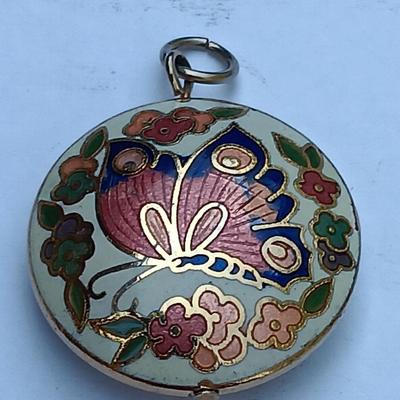 Beatiful vintage Jewelry pieces - pendants - pins - Hat pins