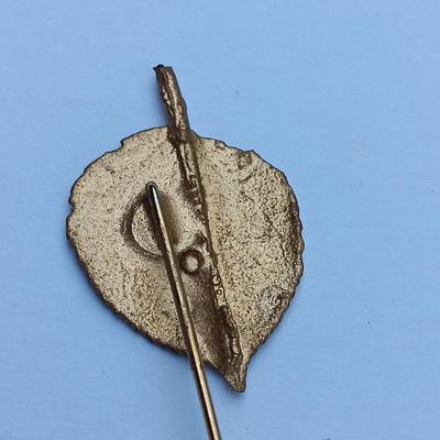 Beatiful vintage Jewelry pieces - pendants - pins - Hat pins