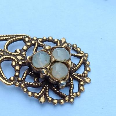 Beatiful vintage Jewelry pieces - pendants - pins - Hat pins