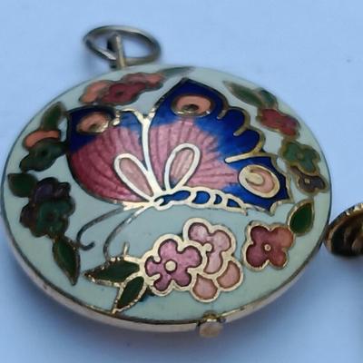 Beatiful vintage Jewelry pieces - pendants - pins - Hat pins