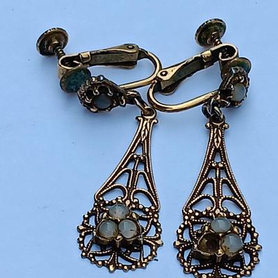 Beatiful vintage Jewelry pieces - pendants - pins - Hat pins