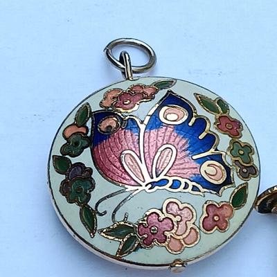 Beatiful vintage Jewelry pieces - pendants - pins - Hat pins