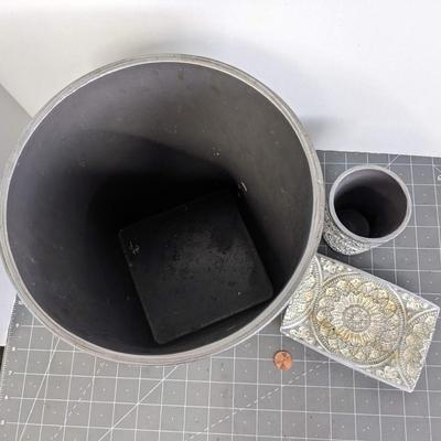 White & Gray Mandala Bathroom Accessories