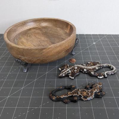 Wooden Bowl and 2 Wooden Lizards