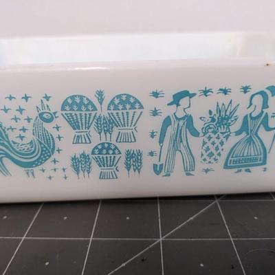 Vintage Pyrex Casserole Dish