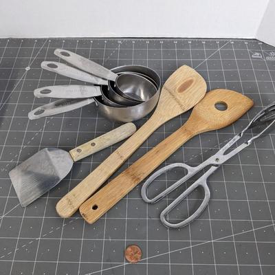 Measuring Cup Kitchen Utensil Bundle