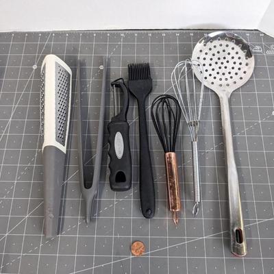 Whisk Kitchen Utensil Bundle