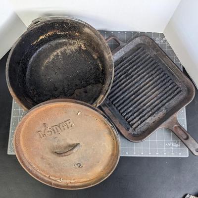 Dutch Oven and Cast Iron Grill Pan