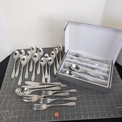 Knork Flatware