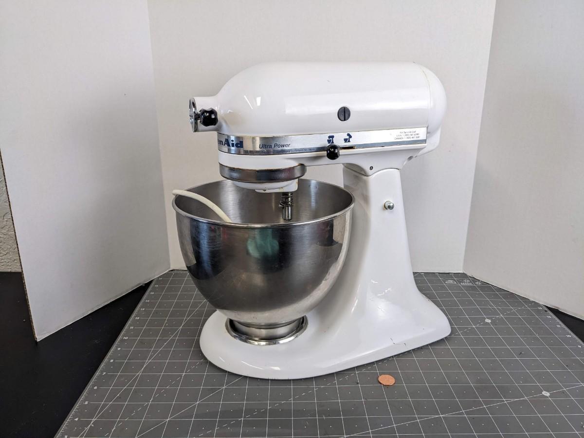 Sold at Auction: KitchenAid Classic Stand Mixer Powers on