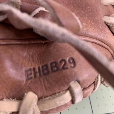 Rawlings Baseball Glove
