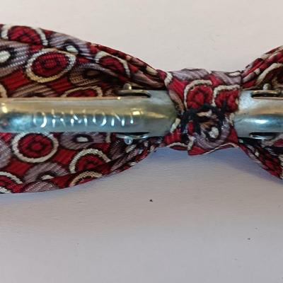 Jack Daniels belt buckle with two tobacco pipes and a fancy neck tie