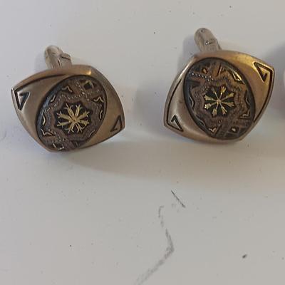 Vintage Bennett C-31 clip with Men's ring and beautiful cuff links