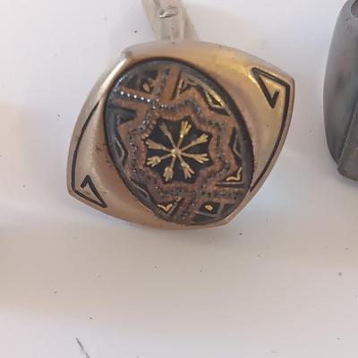 Vintage Bennett C-31 clip with Men's ring and beautiful cuff links