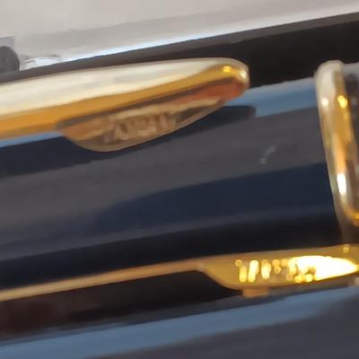 Chinese hand carved Buddha Lapis Lazuli Iguana cuff links and collectible ink pens in case