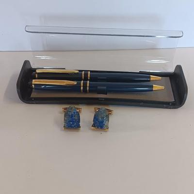 Chinese hand carved Buddha Lapis Lazuli Iguana cuff links and collectible ink pens in case