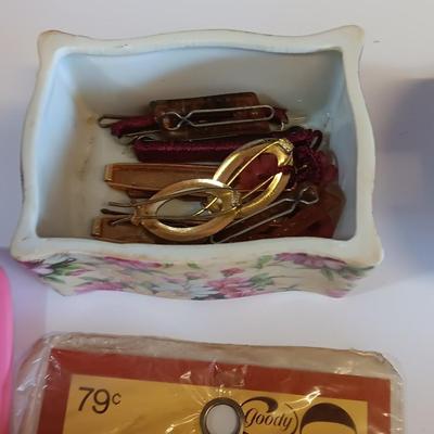 Women's "Junk drawer" lot Collectible beauty and perfume items