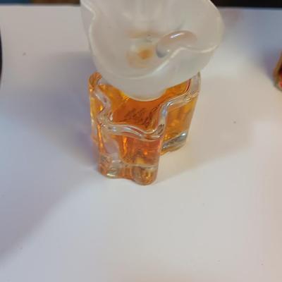 Women's "Junk drawer" lot Collectible beauty and perfume items