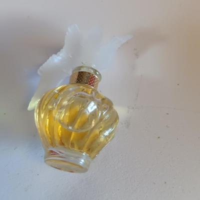 Women's "Junk drawer" lot Collectible beauty and perfume items