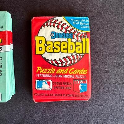 SEALED PACKAGES OF DONRUSS BASEBALL TRADING CARDS