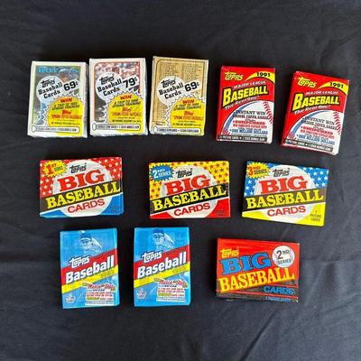 SEALED PACKAGES OF TOPPS BASEBALL TRADING CARDS