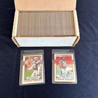 BOX OF 1989 TOPPS FOOTBALL CARDS