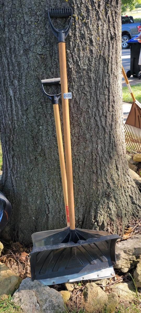 Lawn and Garden Tool Lot