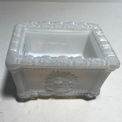 New England Lacy 1840 Opalescent