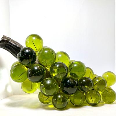 MCM Large bunch of lucite grapes