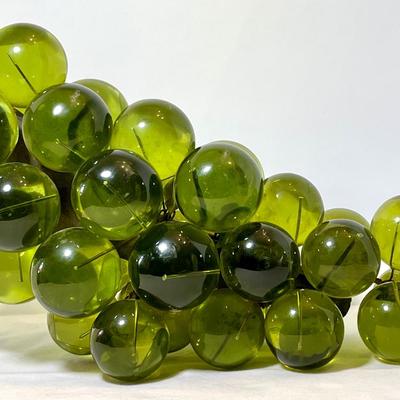 MCM Large bunch of lucite grapes