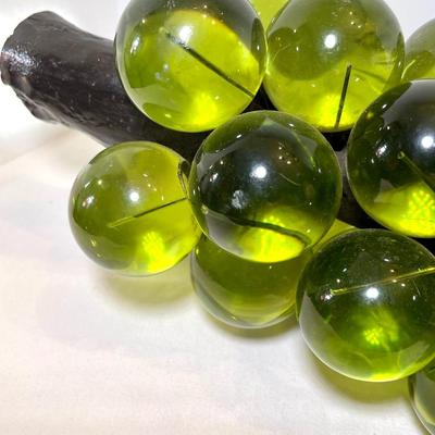 MCM Large bunch of lucite grapes