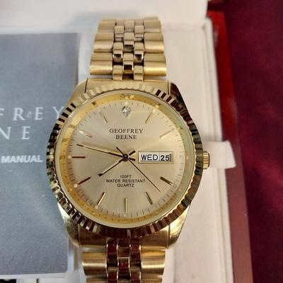 LIKE NEW GEOFFREY BEENE MEN'S WATCH WITH DATE AND SECOND HAND