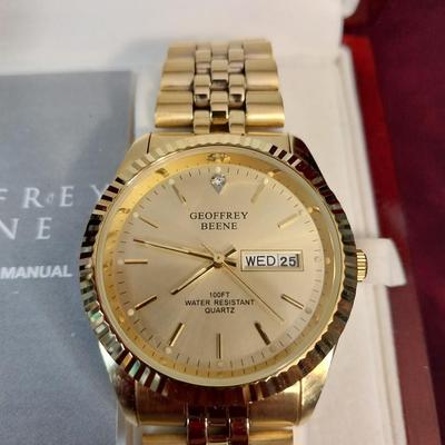 LIKE NEW GEOFFREY BEENE MEN'S WATCH WITH DATE AND SECOND HAND