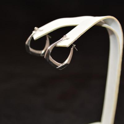 14k White Gold Earrings 0.9g