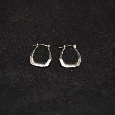 14k White Gold Earrings 0.9g