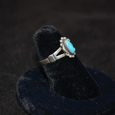 925 Sterling Ring with Turquoise Setting Size 5 2.0g