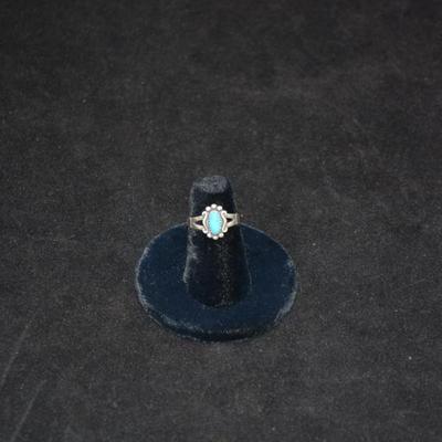 925 Sterling Ring with Turquoise Setting Size 5 2.0g