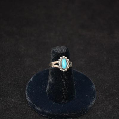 925 Sterling Ring with Turquoise Setting Size 5 2.0g
