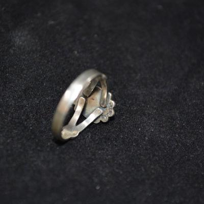 925 Sterling Ring with Turquoise Setting Size 5 2.0g