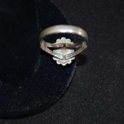 925 Sterling Ring with Turquoise Setting Size 5 2.0g