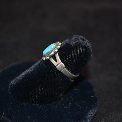 925 Sterling Ring with Turquoise Setting Size 5 2.0g