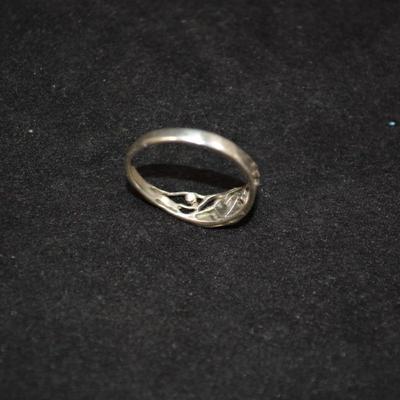 925 Sterling Filigree Heart Ring Size 8.5 2.2g