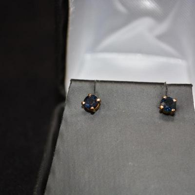 14k Topaz Stud Earrings 1.2g